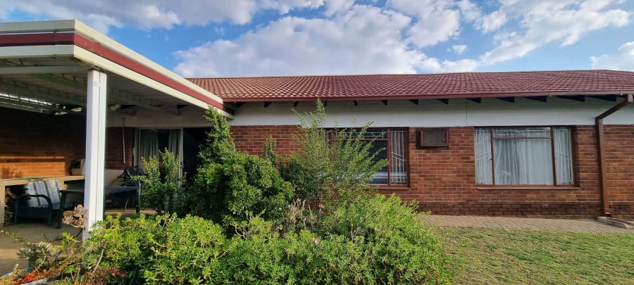 3 Bedroom Property for Sale in Langenhovenpark Free State